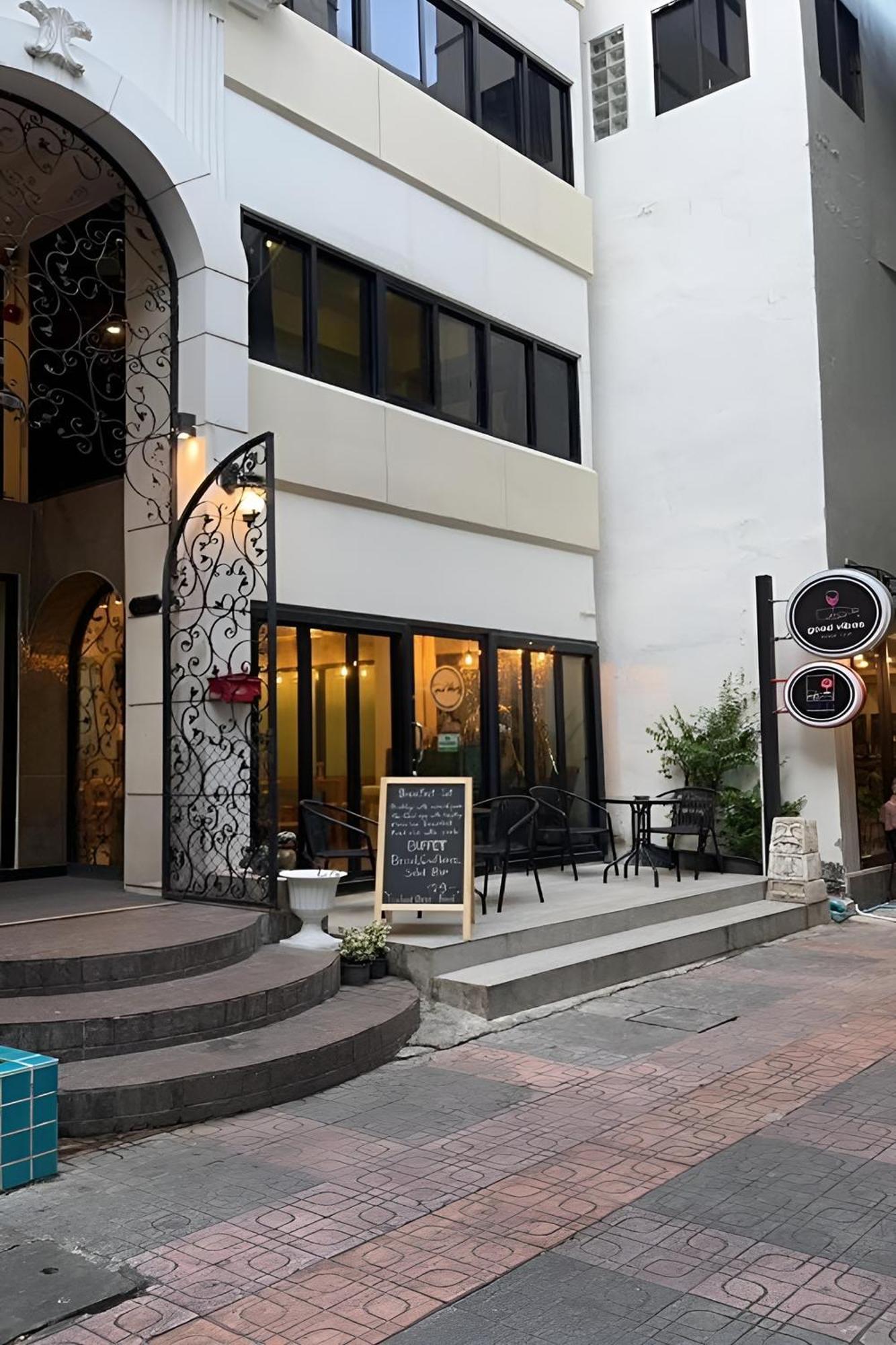 Bnb98 Silom Hotel Banguecoque Exterior foto